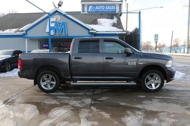 RAM 1500 4WD Crew Cab 140.5" Express 2015