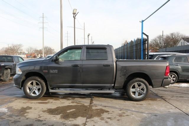 RAM 1500 4WD Crew Cab 140.5" Express 2015