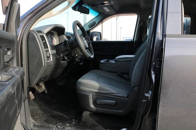 RAM 1500 4WD Crew Cab 140.5" Express 2015