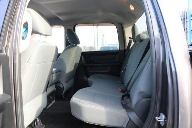 RAM 1500 4WD Crew Cab 140.5" Express 2015