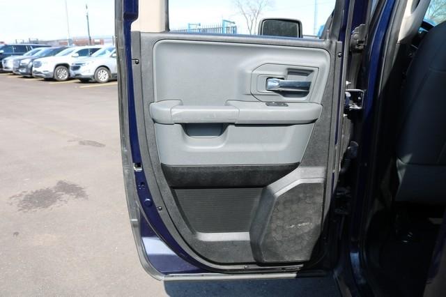 RAM 1500 Big Horn 4x4 Quad Cab 6'4" Box 2017