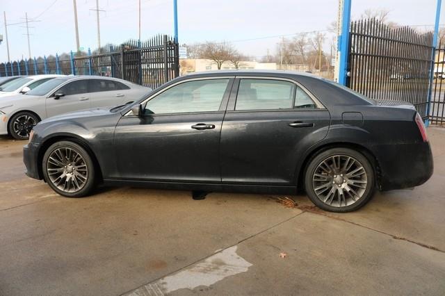 Chrysler 300 4dr Sdn 300C John Varvatos Limited Edition RWD 2013