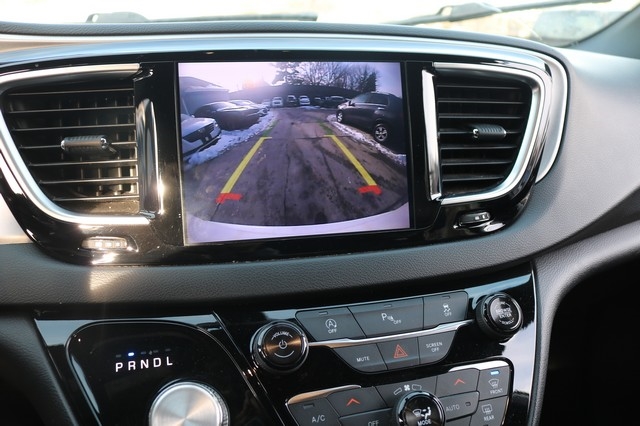 Chrysler Pacifica Touring L FWD 2019