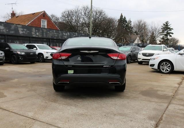 Chrysler 200 4dr Sdn S AWD 2015