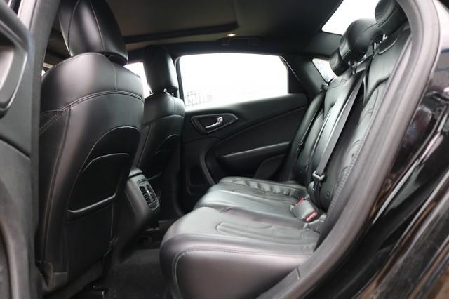 Chrysler 200 4dr Sdn S AWD 2015