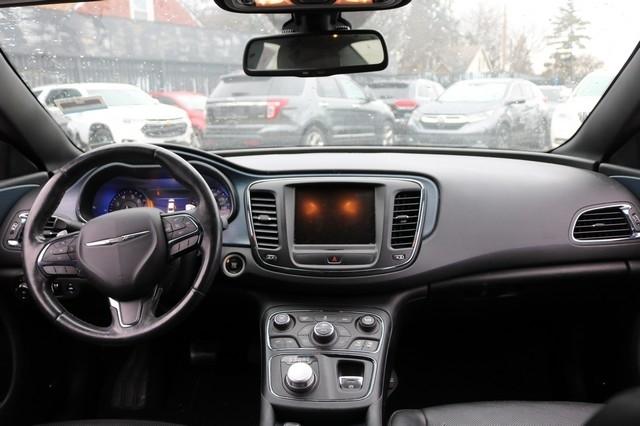 Chrysler 200 4dr Sdn S AWD 2015