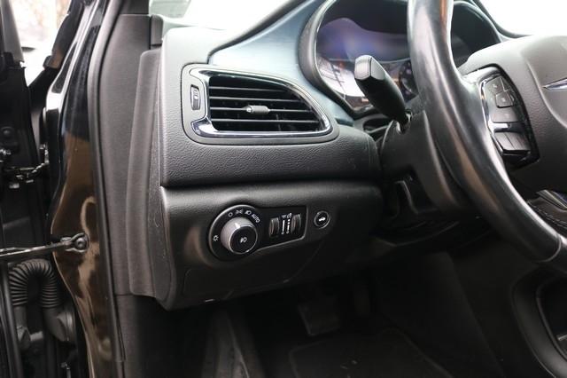 Chrysler 200 4dr Sdn S AWD 2015