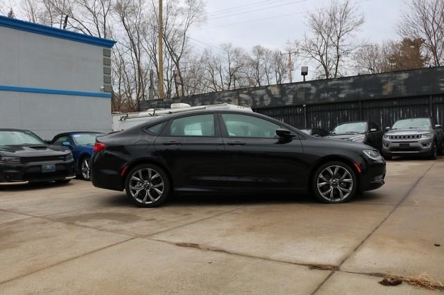 Chrysler 200 4dr Sdn S AWD 2015