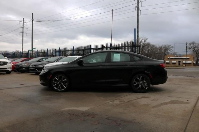 Chrysler 200 4dr Sdn S AWD 2015