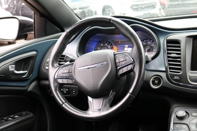 Chrysler 200 4dr Sdn S AWD 2015