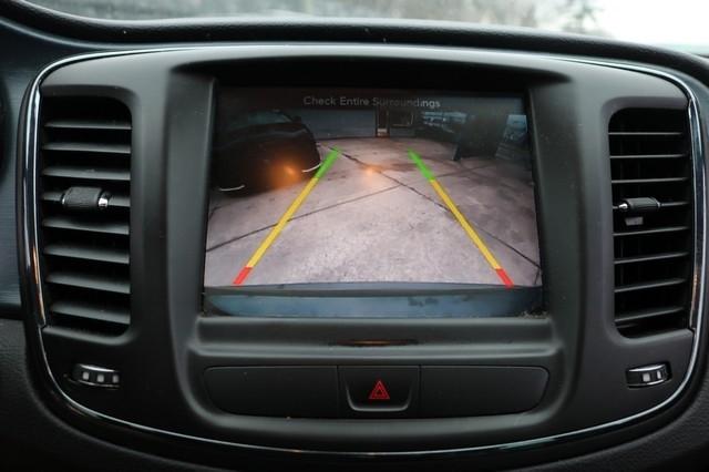 Chrysler 200 4dr Sdn S AWD 2015