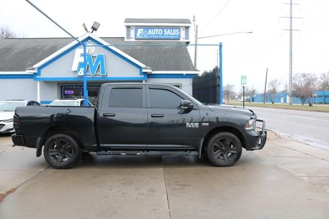 RAM 1500 4WD Crew Cab 140.5" Sport 2017