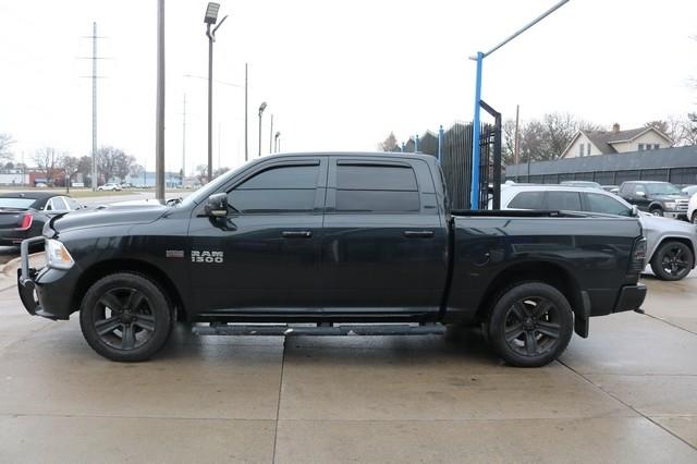 RAM 1500 4WD Crew Cab 140.5" Sport 2017