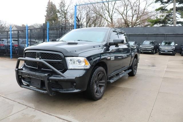 RAM 1500 4WD Crew Cab 140.5" Sport 2017