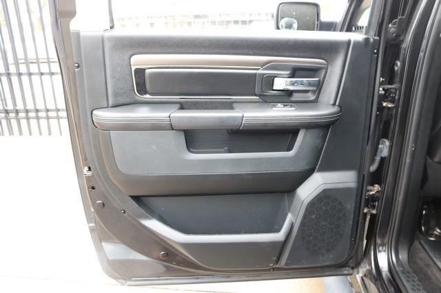 RAM 1500 4WD Crew Cab 140.5" Sport 2017