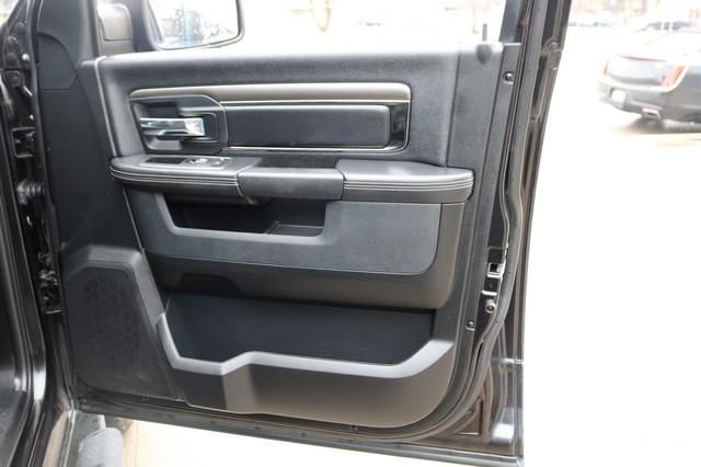 RAM 1500 4WD Crew Cab 140.5" Sport 2017