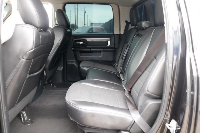 RAM 1500 4WD Crew Cab 140.5" Sport 2017