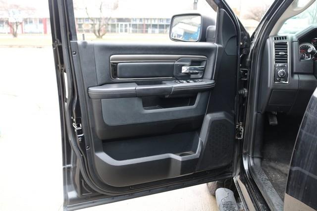 RAM 1500 4WD Crew Cab 140.5" Sport 2017