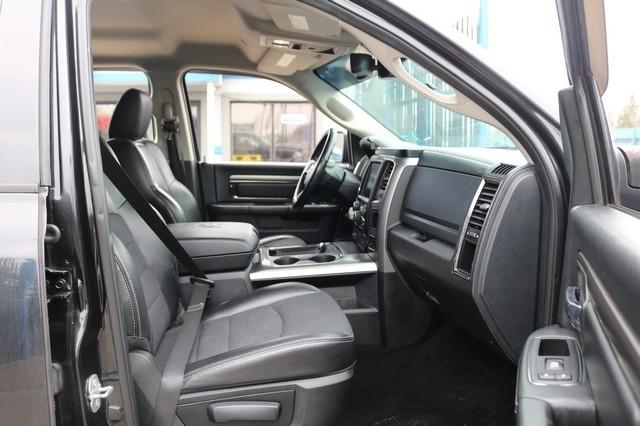 RAM 1500 4WD Crew Cab 140.5" Sport 2017