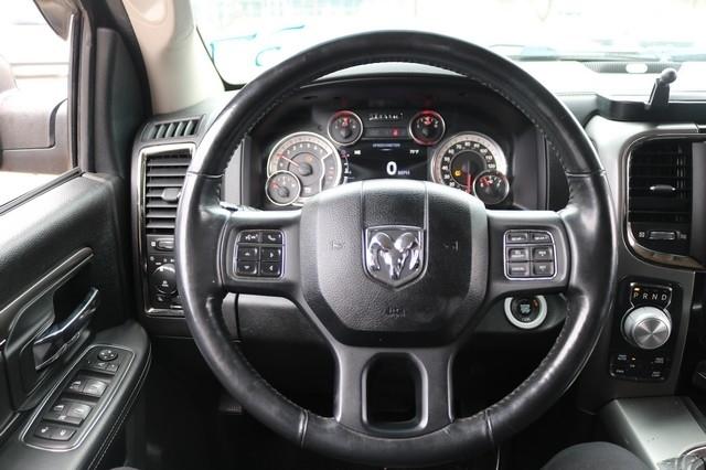 RAM 1500 4WD Crew Cab 140.5" Sport 2017