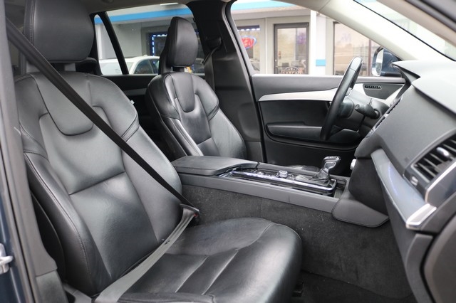Volvo XC90 T6 AWD 7-Passenger Momentum 2018