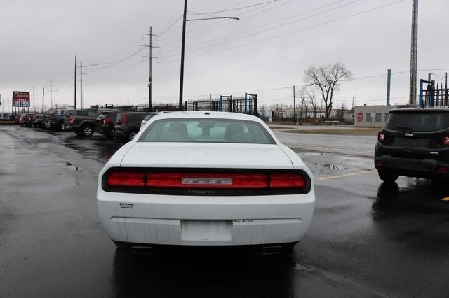 Dodge Challenger 2dr Cpe 2011