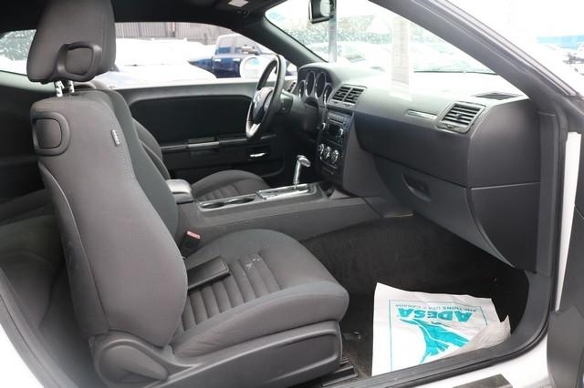 Dodge Challenger 2dr Cpe 2011