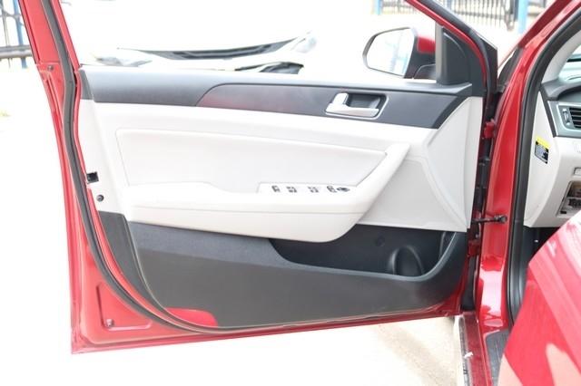 Hyundai Sonata 4dr Sdn 2.4L Sport PZEV 2016