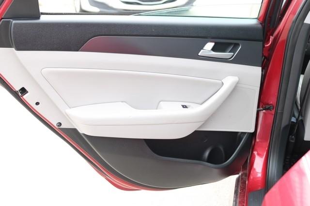 Hyundai Sonata 4dr Sdn 2.4L Sport PZEV 2016