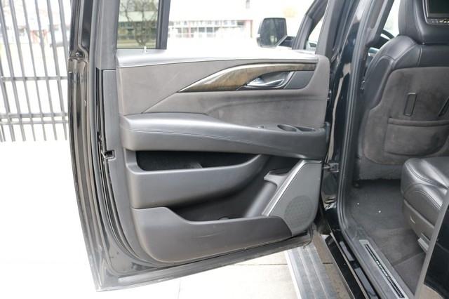 Cadillac Escalade ESV 2WD 4dr Platinum 2017