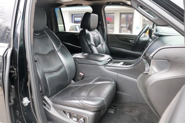 Cadillac Escalade ESV 2WD 4dr Platinum 2017