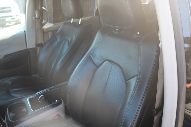 Chrysler Pacifica Touring L FWD 2021