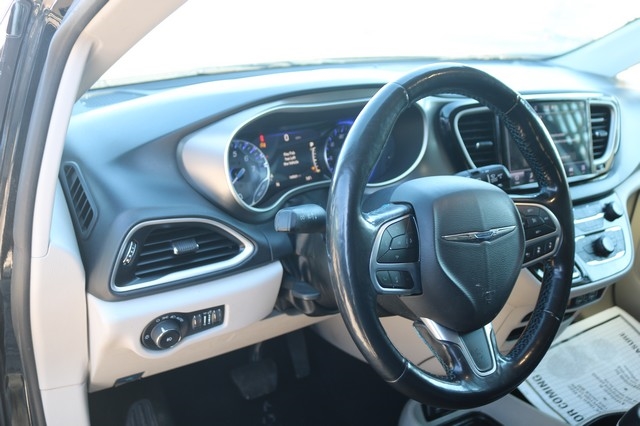 Chrysler Pacifica Touring L FWD 2021