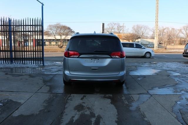 Chrysler Pacifica Touring L FWD 2018