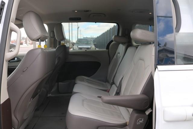 Chrysler Pacifica Touring L FWD 2019