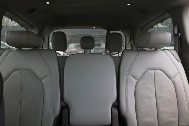 Chrysler Pacifica Touring L FWD 2019