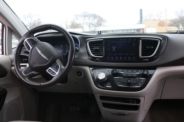 Chrysler Pacifica Touring L FWD 2019