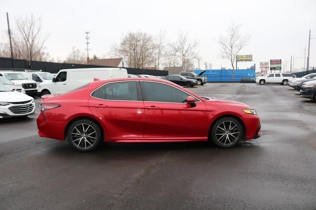 Toyota Camry SE Nightshade Auto (Natl) 2021