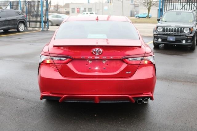 Toyota Camry SE Nightshade Auto (Natl) 2021