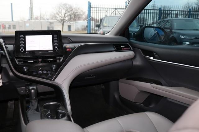 Toyota Camry SE Nightshade Auto (Natl) 2021