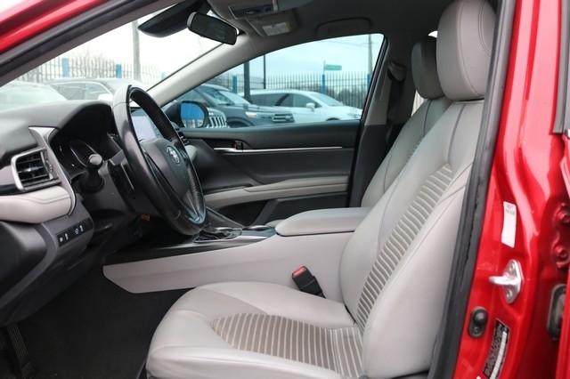 Toyota Camry SE Nightshade Auto (Natl) 2021