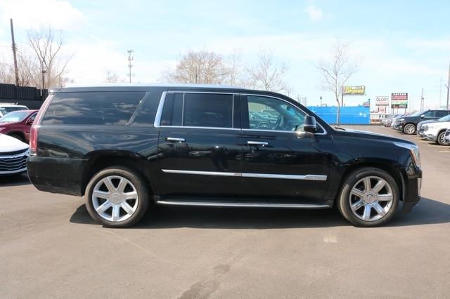 Cadillac Escalade ESV 4WD 4dr Luxury 2017
