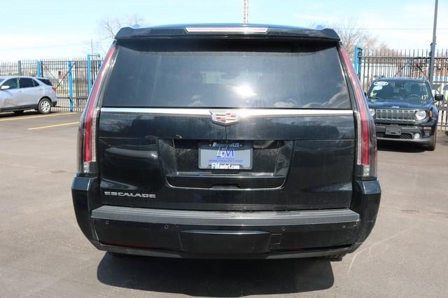 Cadillac Escalade ESV 4WD 4dr Luxury 2017