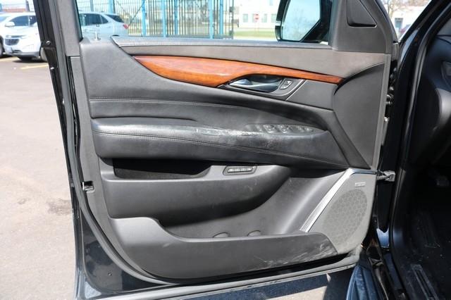 Cadillac Escalade ESV 4WD 4dr Luxury 2017