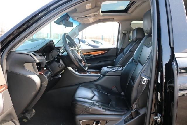 Cadillac Escalade ESV 4WD 4dr Luxury 2017