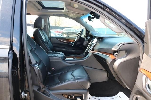 Cadillac Escalade ESV 4WD 4dr Luxury 2017