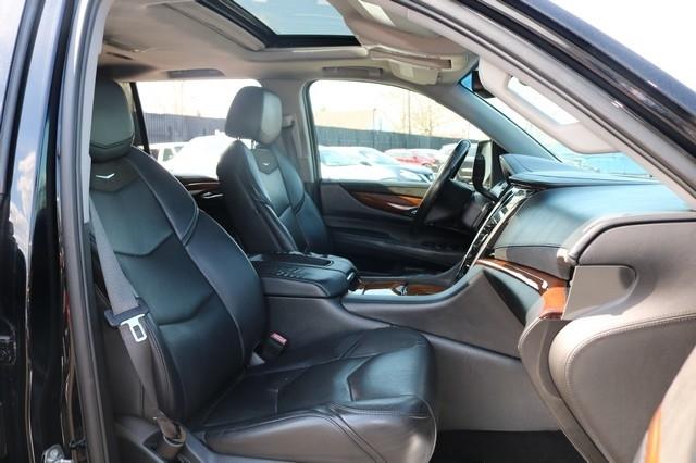 Cadillac Escalade ESV 4WD 4dr Luxury 2017