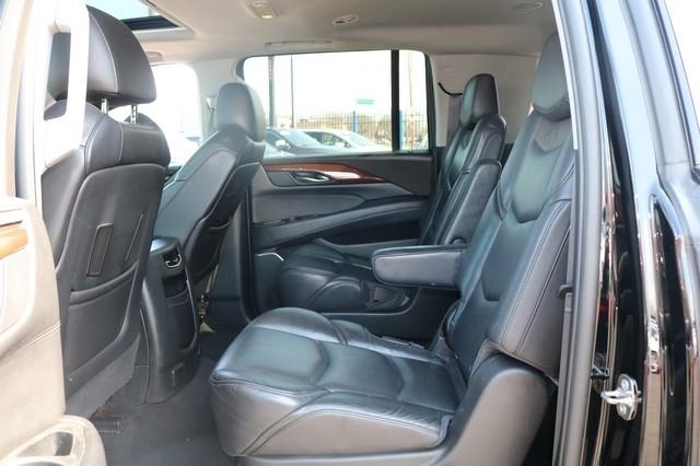 Cadillac Escalade ESV 4WD 4dr Luxury 2017