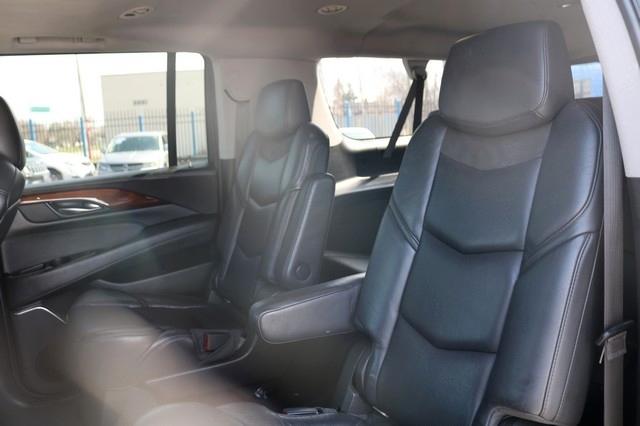 Cadillac Escalade ESV 4WD 4dr Luxury 2017