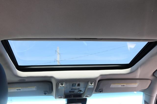 Cadillac Escalade ESV 4WD 4dr Luxury 2017